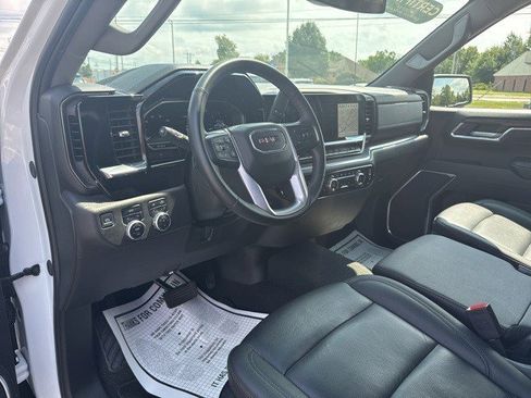 Certified 2025 GMC Sierra 1500 SLT image 17