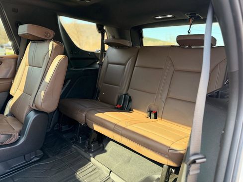 Used 2025 Chevrolet Tahoe High Country image 15