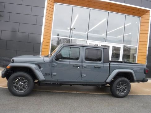 New 2026 Jeep Gladiator Sport image 2