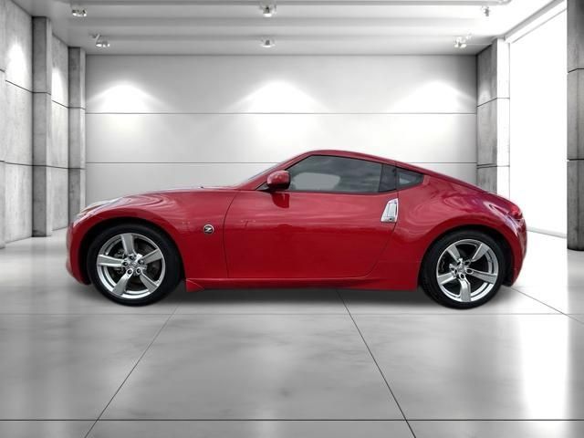 Used 2009 Nissan 370Z Touring RWD image 4