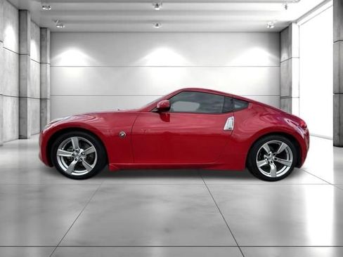Used 2009 Nissan 370Z Touring RWD image 4