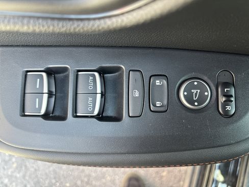 Used 2025 Honda HR-V Sport image 17