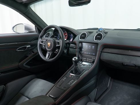 Certified 2025 Porsche 718 Cayman GTS RWD image 23
