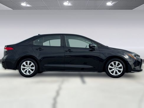 Used 2024 Toyota Corolla LE image 2