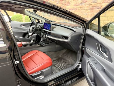 Used 2026 Toyota Prius XLE AWD/4WD image 9