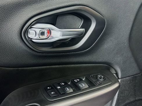 Used 2019 Jeep Cherokee Latitude Plus image 15