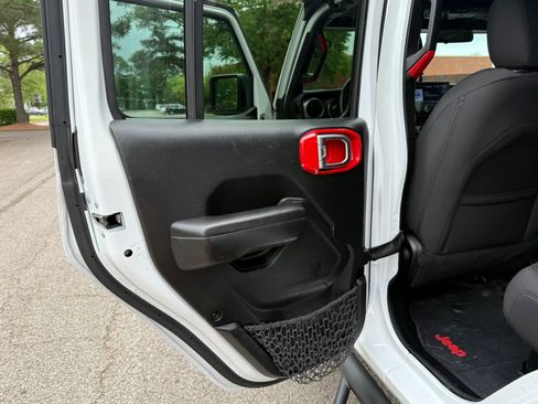 Used 2018 Jeep Wrangler Unlimited Sport S AWD/4WD image 13