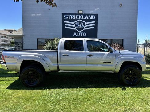 Used 2014 Toyota Tacoma 4x4 Double Cab w/ SR5 Package image 5