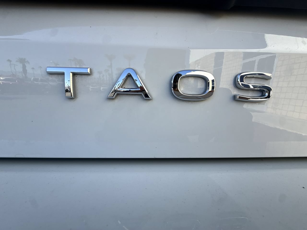 Used 2024 Volkswagen Taos SE w/ Panoramic Sunroof Package FWD image 32