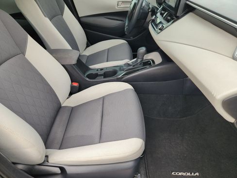 Used 2025 Toyota Corolla LE FWD image 17