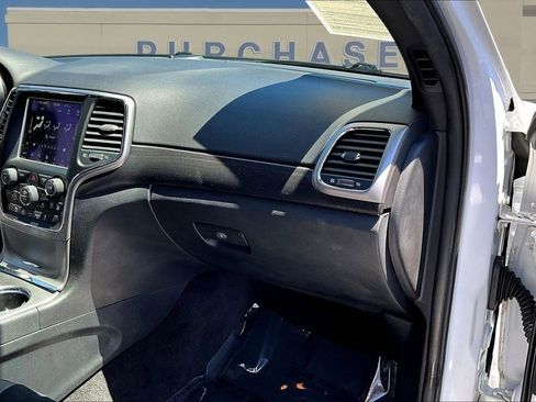 Used 2018 Jeep Grand Cherokee Altitude RWD image 28