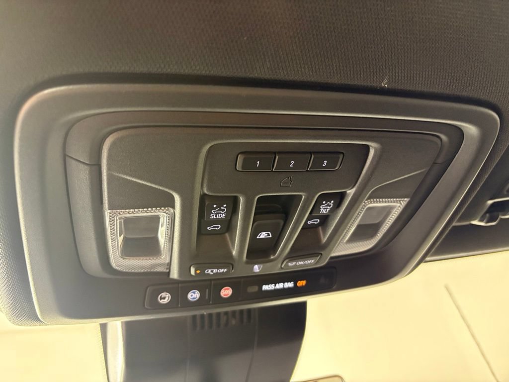 Used 2025 Chevrolet Silverado 2500 High Country w/ Technology Package AWD/4WD image 40