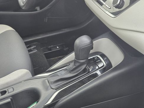 Used 2025 Toyota Corolla LE FWD image 15