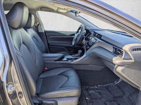 Used 2020 Toyota Camry SE w/ Carpet Mat Package image 19
