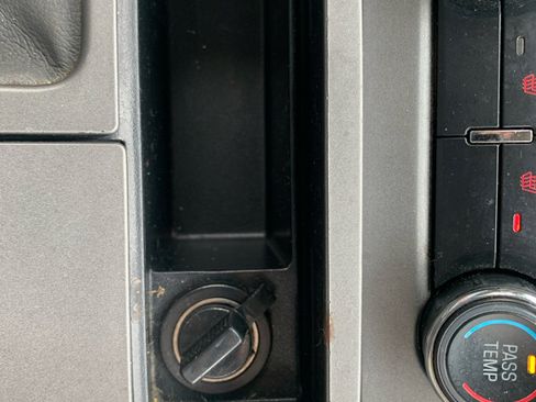 Used 2010 Ford Taurus SEL image 13