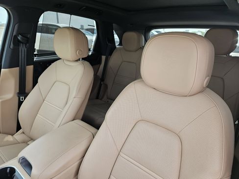 Certified 2023 Porsche Cayenne AWD/4WD image 6