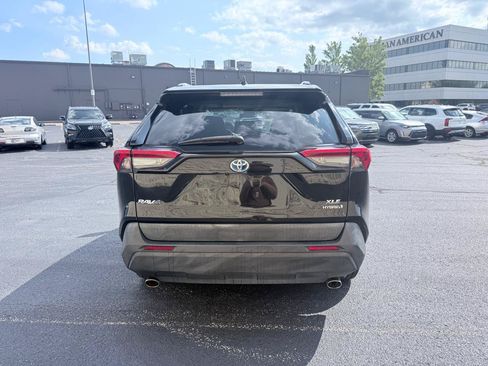Used 2020 Toyota RAV4 XLE w/ Convenience Package AWD/4WD image 4
