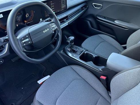 New 2025 Kia K4 LX image 10