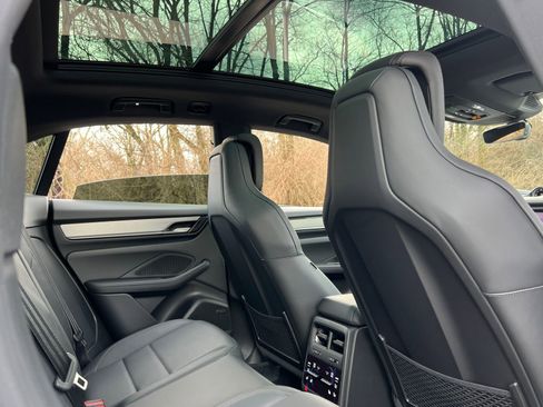 New 2026 Porsche Macan 4 Electric image 21