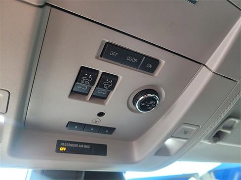 Used 2020 Chevrolet Suburban Premier image 28