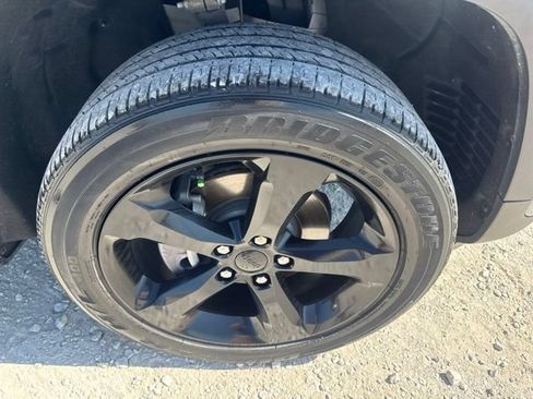 Used 2023 Jeep Grand Cherokee Altitude AWD/4WD image 30