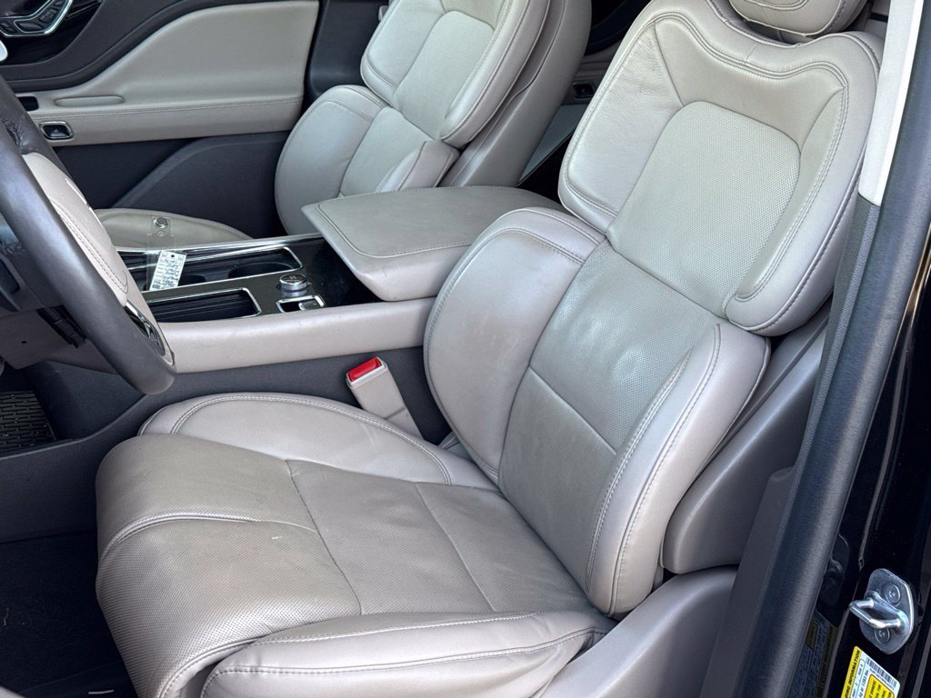 Used 2023 Lincoln Aviator Grand Touring w/ Equipment Group 301A AWD/4WD image 3