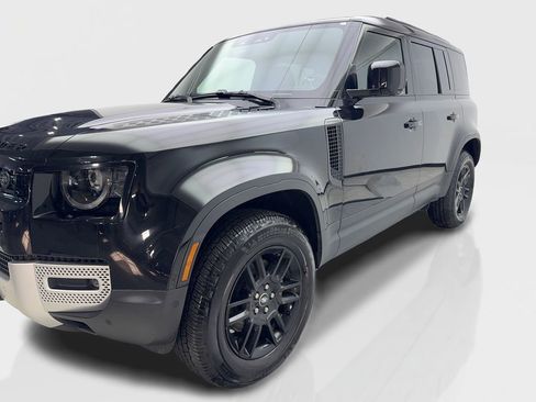 Used 2025 Land Rover Defender 110 S image 11