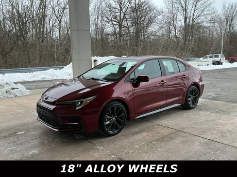 Used 2023 Toyota Corolla SE image 3