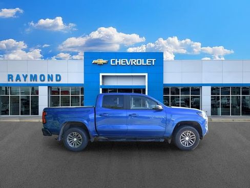 Used 2023 Chevrolet Colorado LT w/ LT Convenience Package AWD/4WD image 2