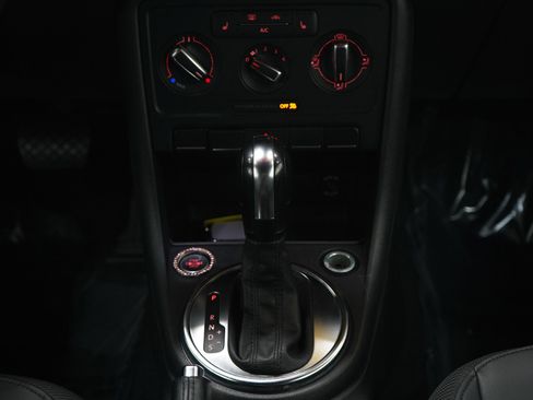 Used 2013 Volkswagen Beetle 2.5 image 15
