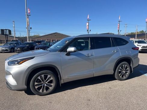 Used 2021 Toyota Highlander XLE image 8