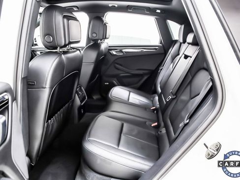 Used 2021 Porsche Macan S w/ Premium Package image 33