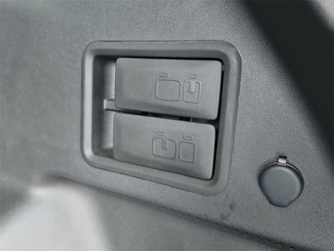 Used 2024 GMC Terrain SLE image 33