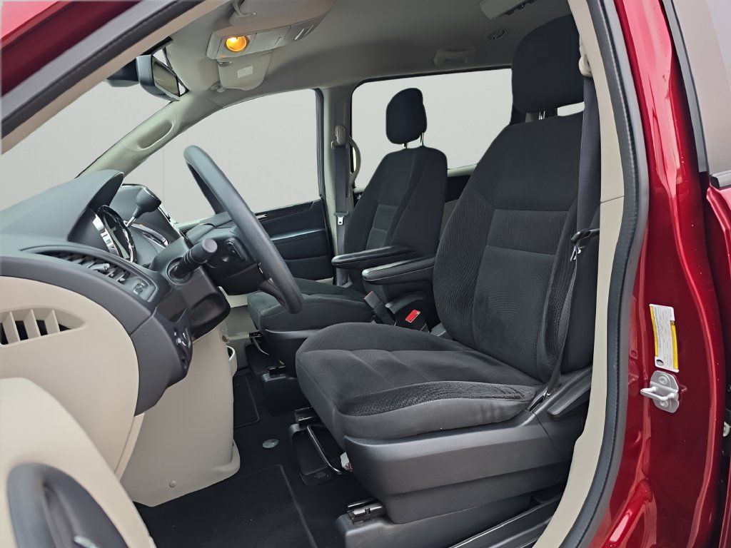 Used 2019 Dodge Grand Caravan SE w/ UConnect Hands-Free Group FWD image 10