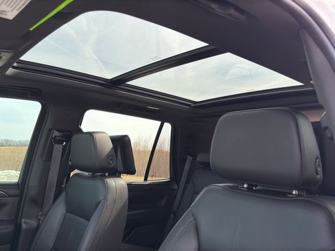 Used 2021 Chevrolet Tahoe Z71 w/ Luxury Package image 21