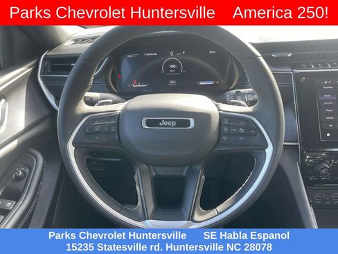 Used 2025 Jeep Grand Cherokee Altitude AWD/4WD image 21