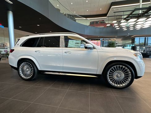 New 2026 Mercedes-Benz Maybach GLS 600 4MATIC image 2