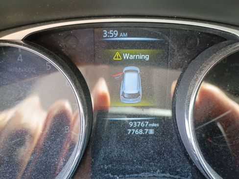Used 2015 Nissan Rogue S FWD image 9