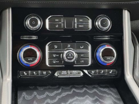 Used 2022 GMC Yukon Denali AWD/4WD image 8