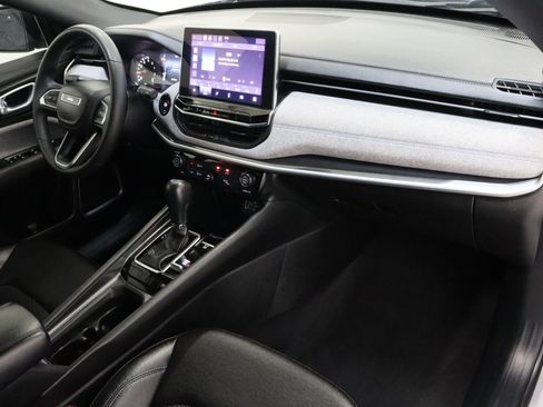 Used 2024 Jeep Compass Latitude image 34