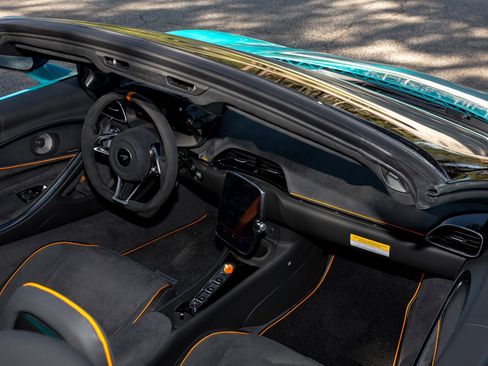 New 2025 McLaren Artura Performance image 29