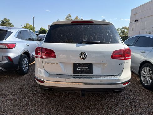 Used 2015 Volkswagen Touareg VR6 AWD/4WD image 4