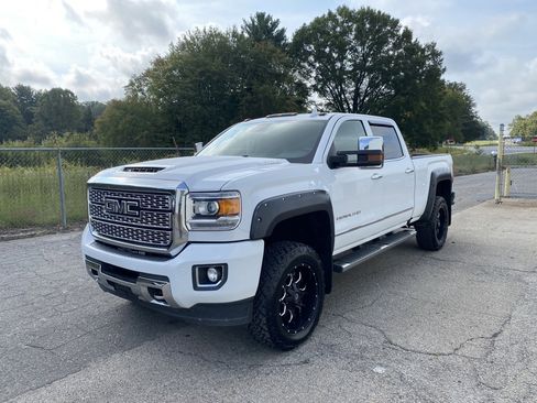Used 2019 GMC Sierra 2500 Denali w/ Duramax Plus Package image 6