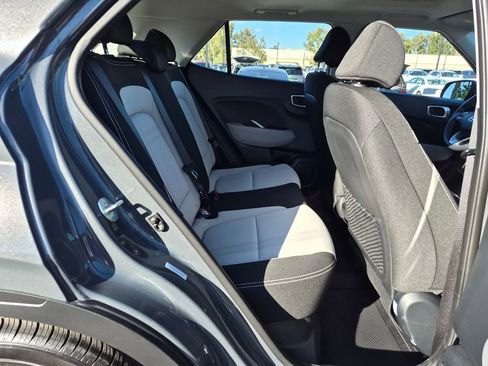 Used 2025 Hyundai Venue SEL image 26