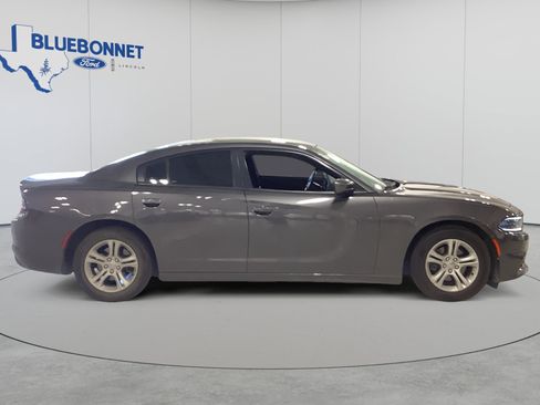 Used 2019 Dodge Charger SXT RWD image 4