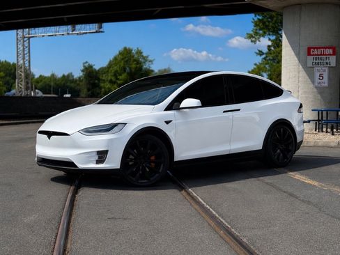 Used 2018 Tesla Model X 75D AWD/4WD image 10
