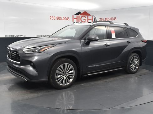 Used 2022 Toyota Highlander Platinum image 1