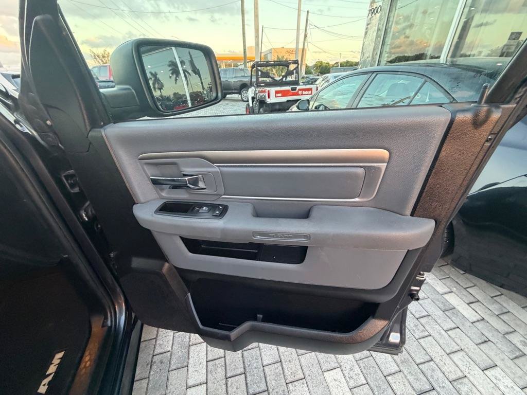 Used 2015 RAM 1500 Classic SLT RWD image 13