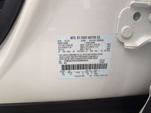 Used 2025 Ford Explorer Active w/ Active Comfort Package image 49