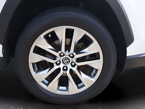 Used 2021 Toyota RAV4 XLE Premium FWD image 11